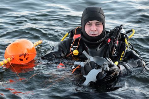 royal navy reserve diver